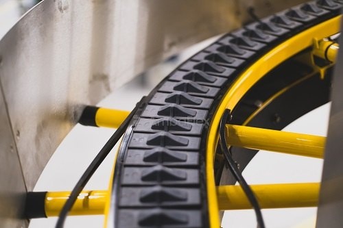 All-purpose spiral conveyor for medium to large products